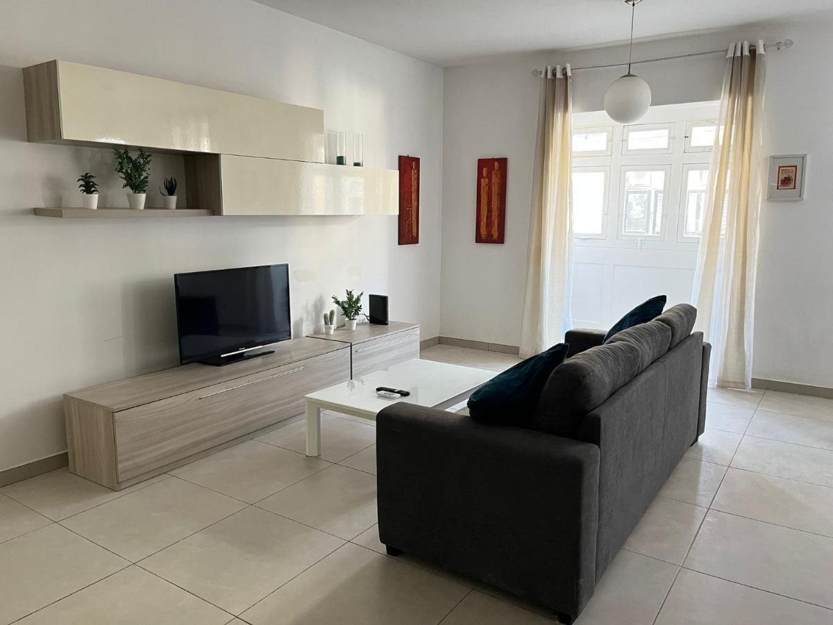 Superb 3Br Apt Close To Seafront Gzira Екстер'єр фото
