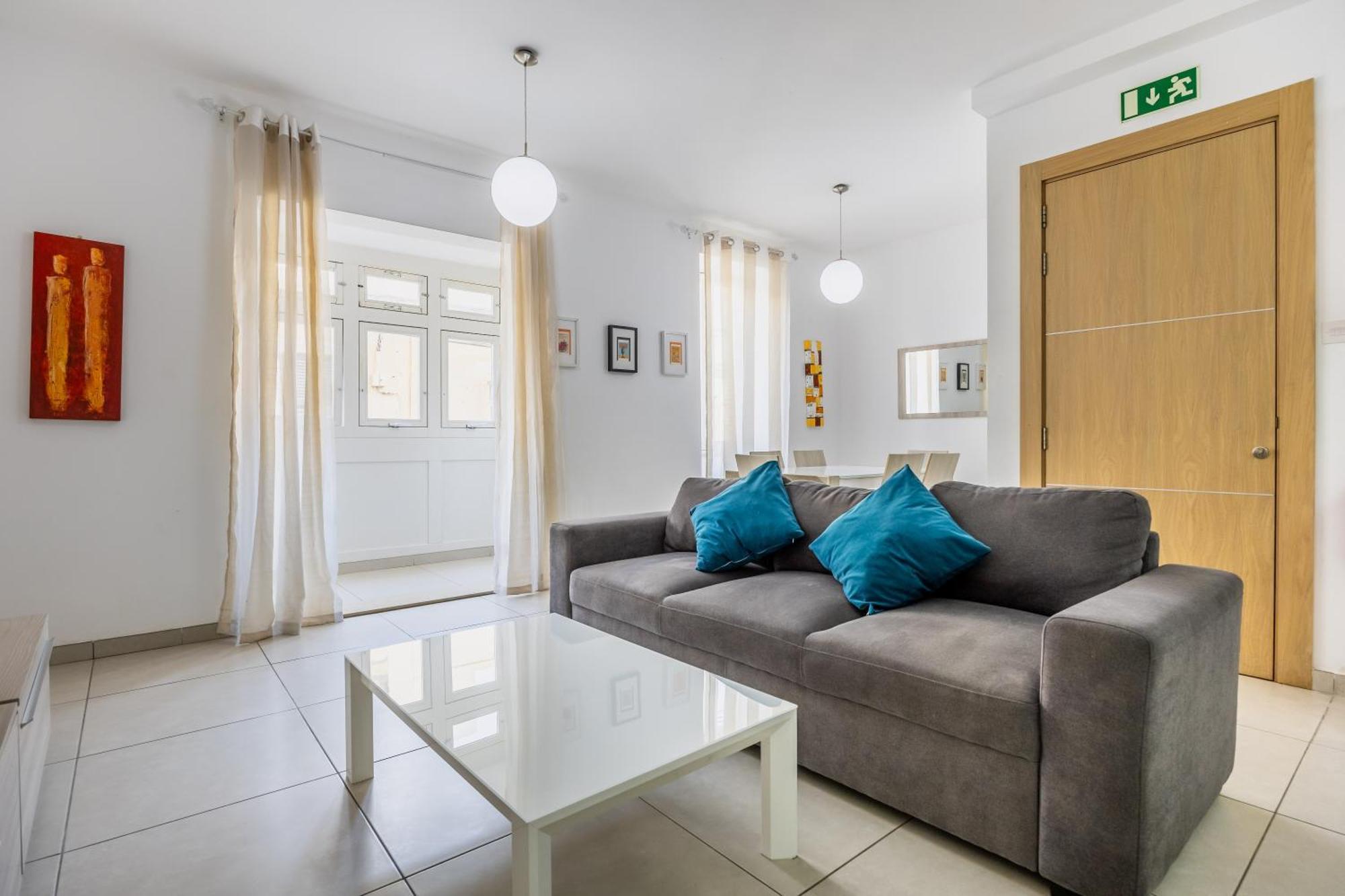 Superb 3Br Apt Close To Seafront Gzira Номер фото