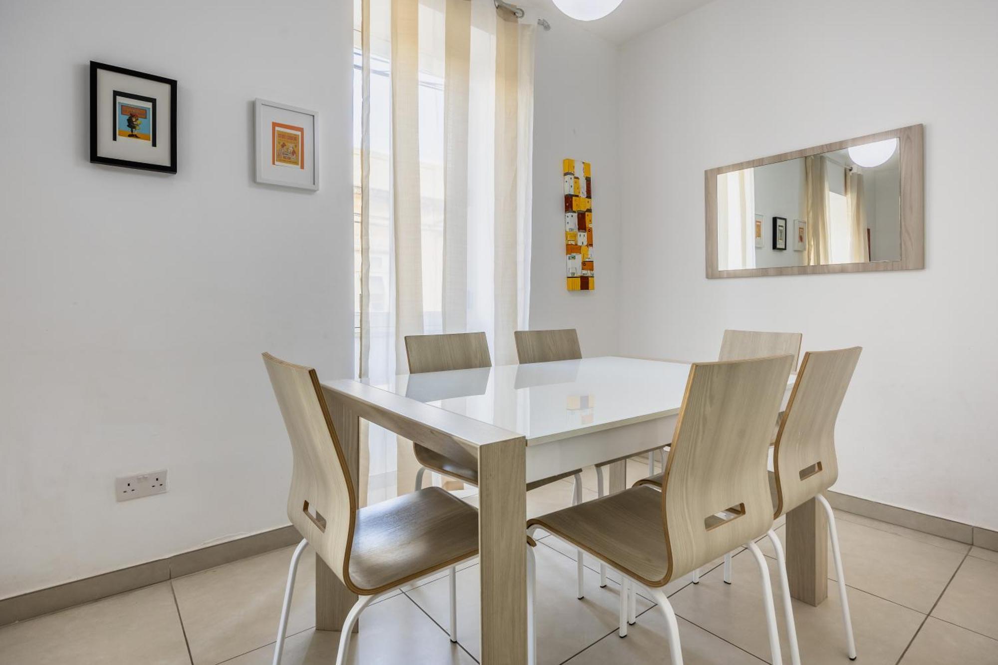 Superb 3Br Apt Close To Seafront Gzira Номер фото