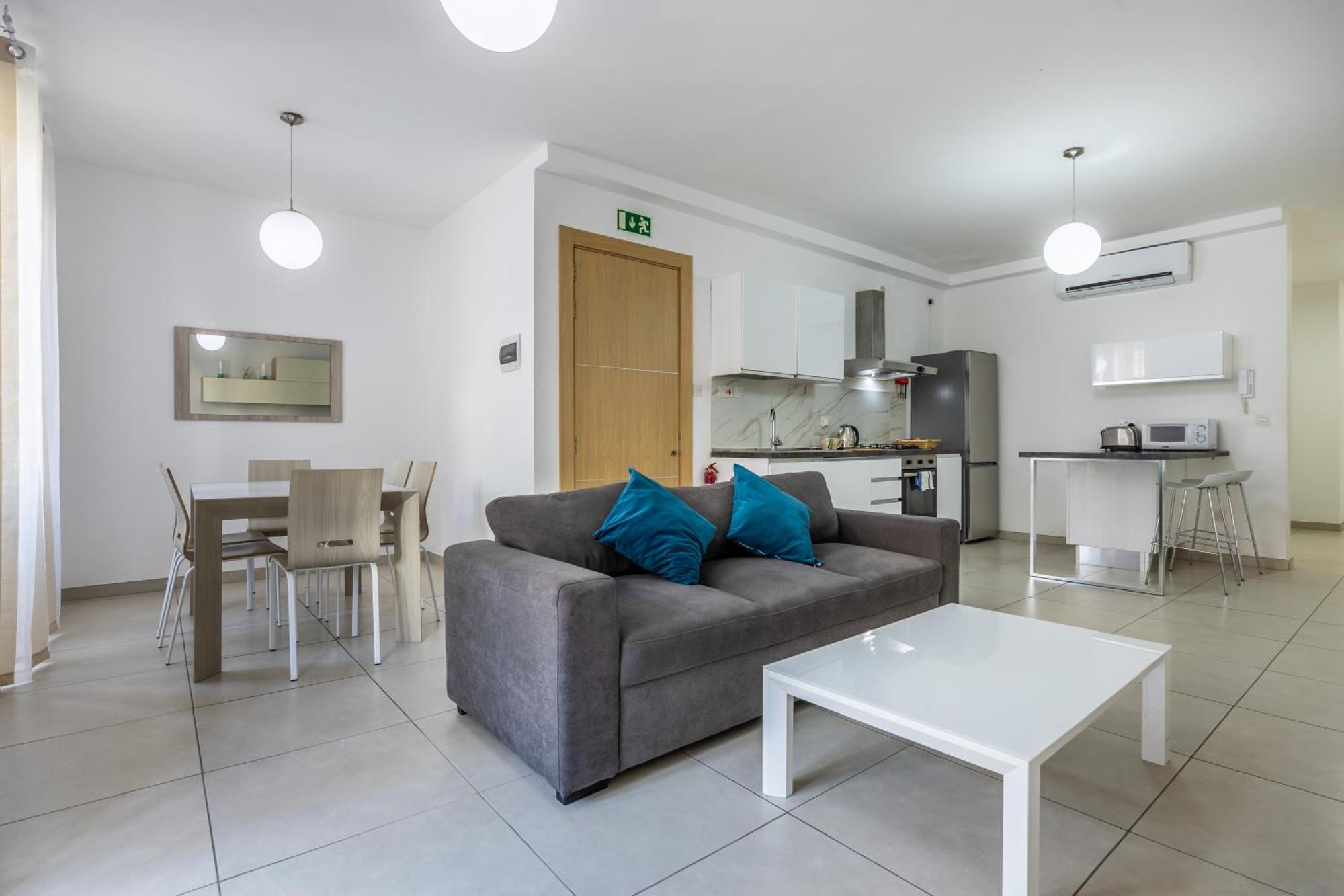 Superb 3Br Apt Close To Seafront Gzira Номер фото