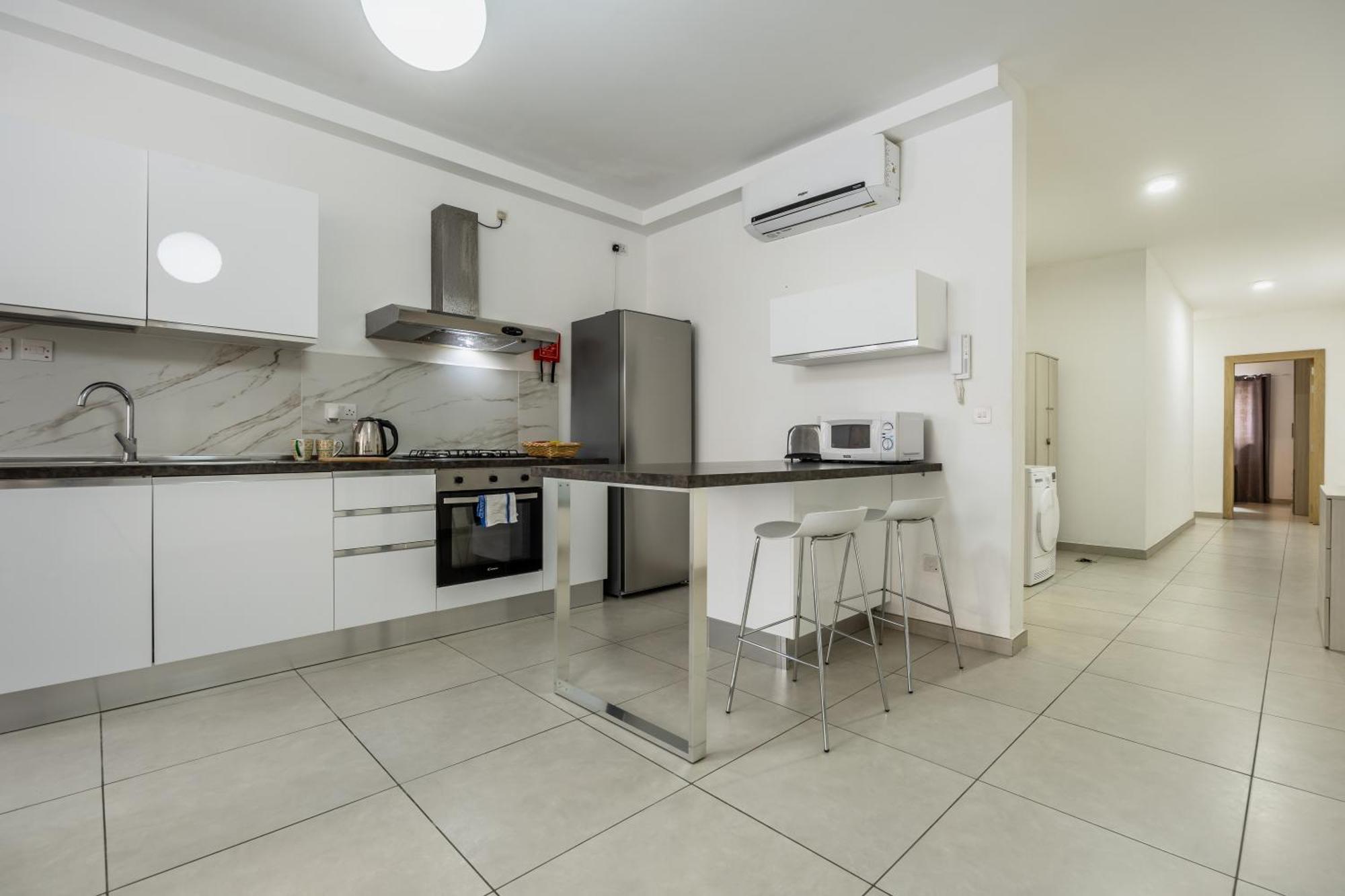 Superb 3Br Apt Close To Seafront Gzira Номер фото