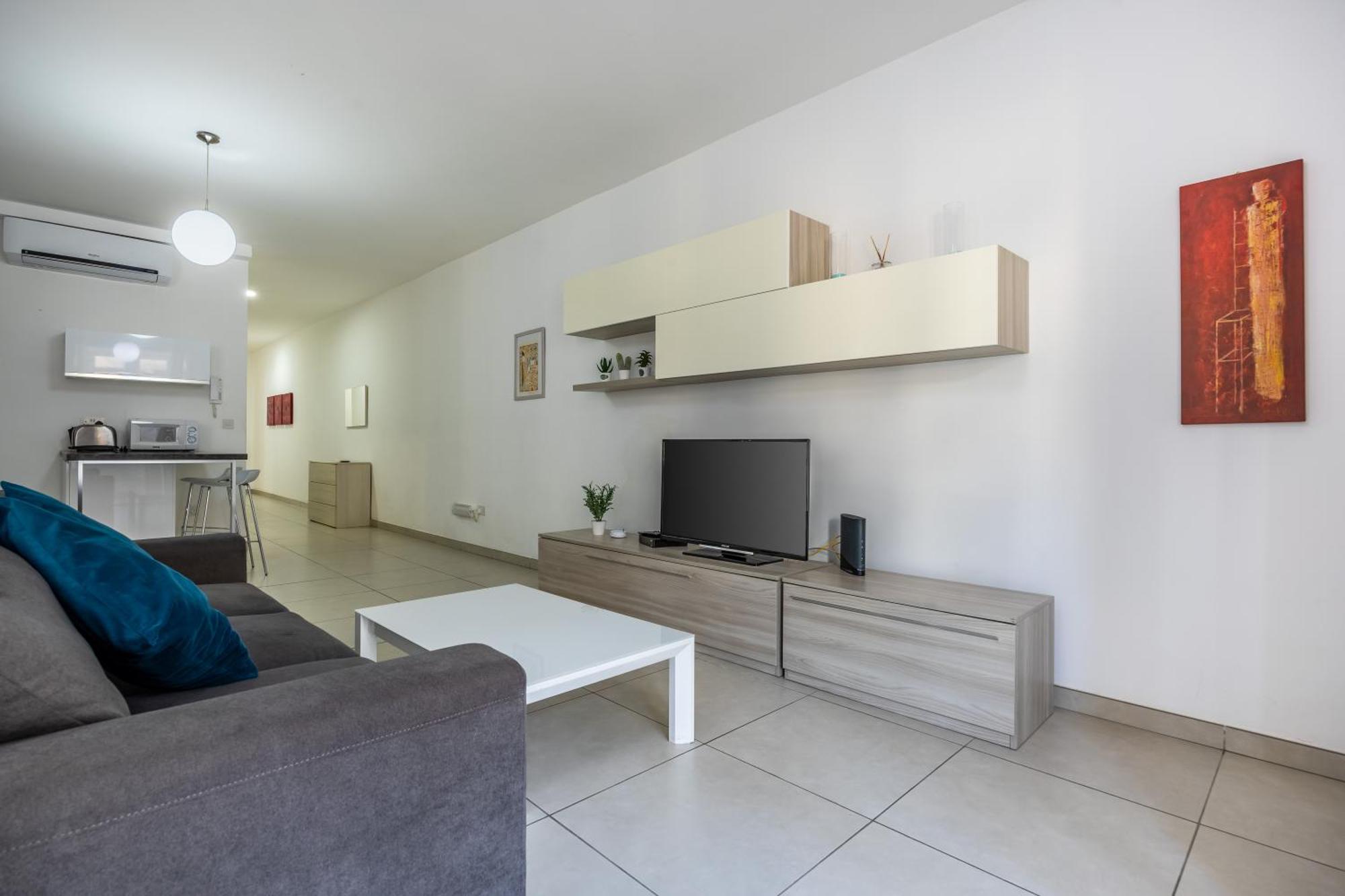Superb 3Br Apt Close To Seafront Gzira Номер фото