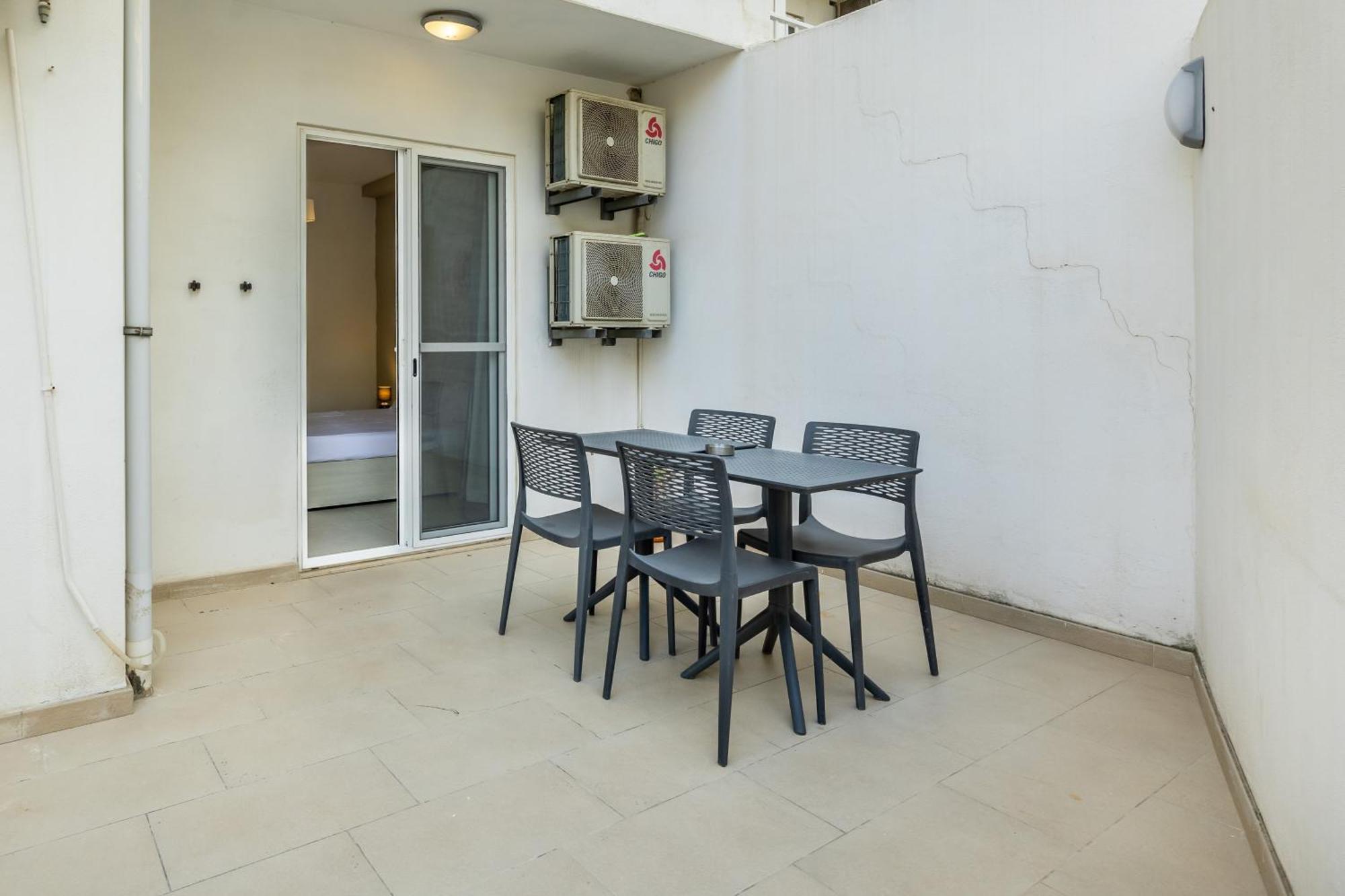 Superb 3Br Apt Close To Seafront Gzira Номер фото