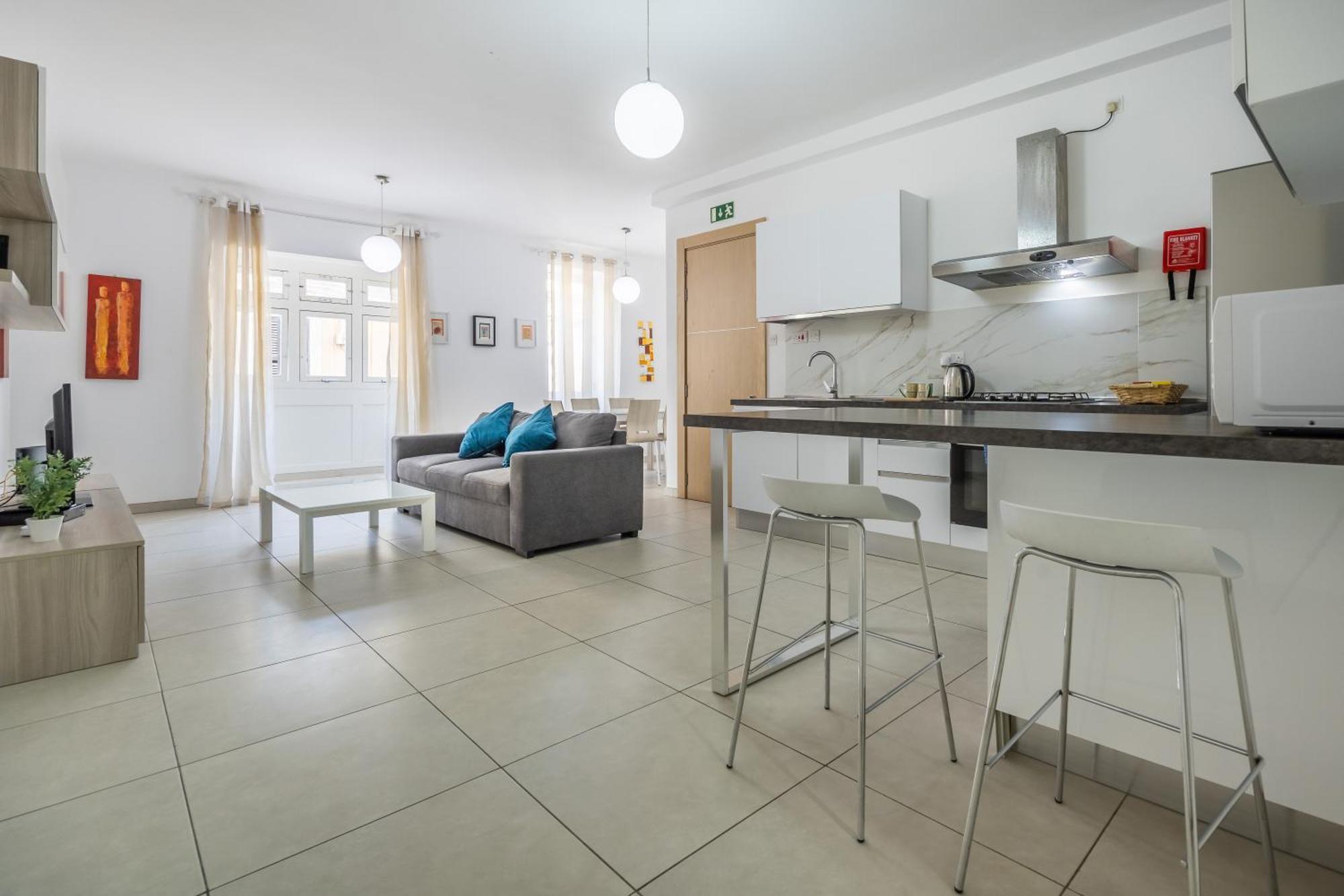 Superb 3Br Apt Close To Seafront Gzira Номер фото