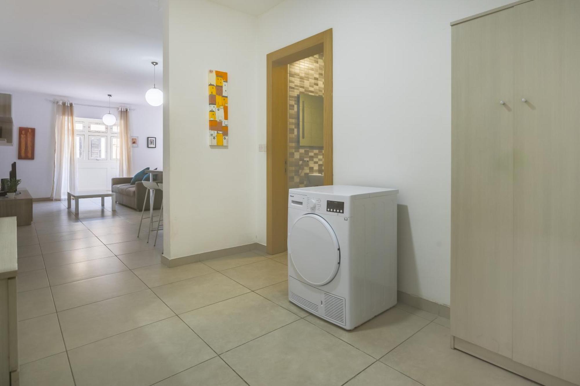 Superb 3Br Apt Close To Seafront Gzira Номер фото