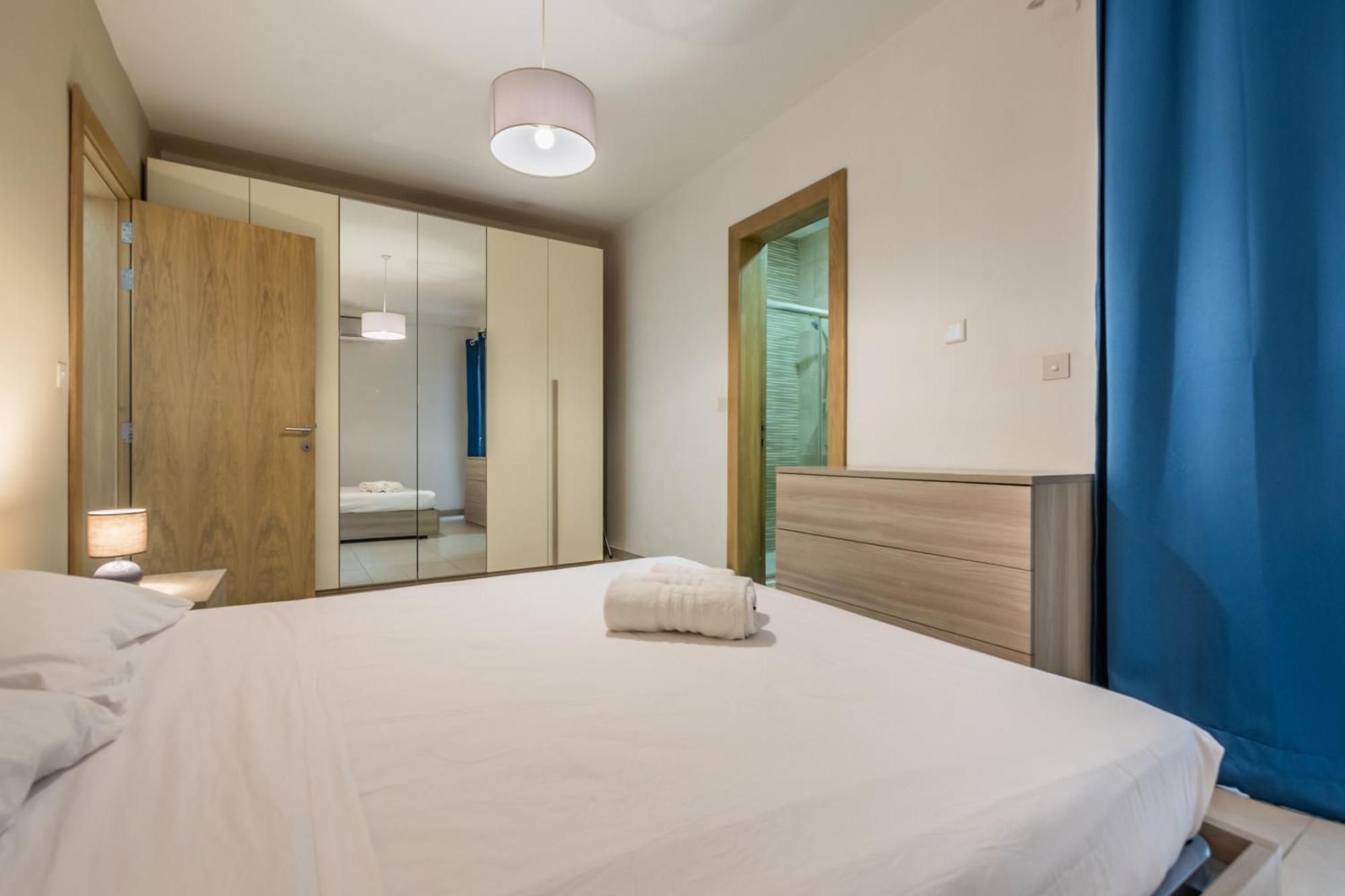 Superb 3Br Apt Close To Seafront Gzira Номер фото