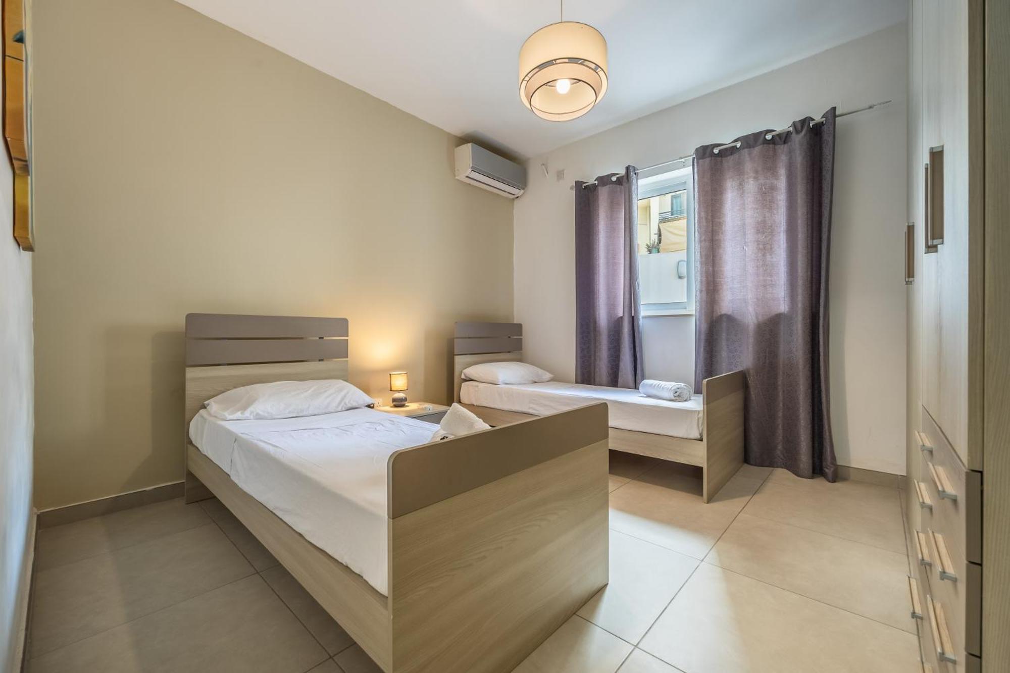 Superb 3Br Apt Close To Seafront Gzira Номер фото