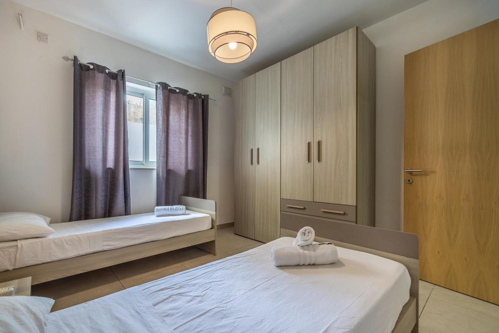 Superb 3Br Apt Close To Seafront Gzira Номер фото