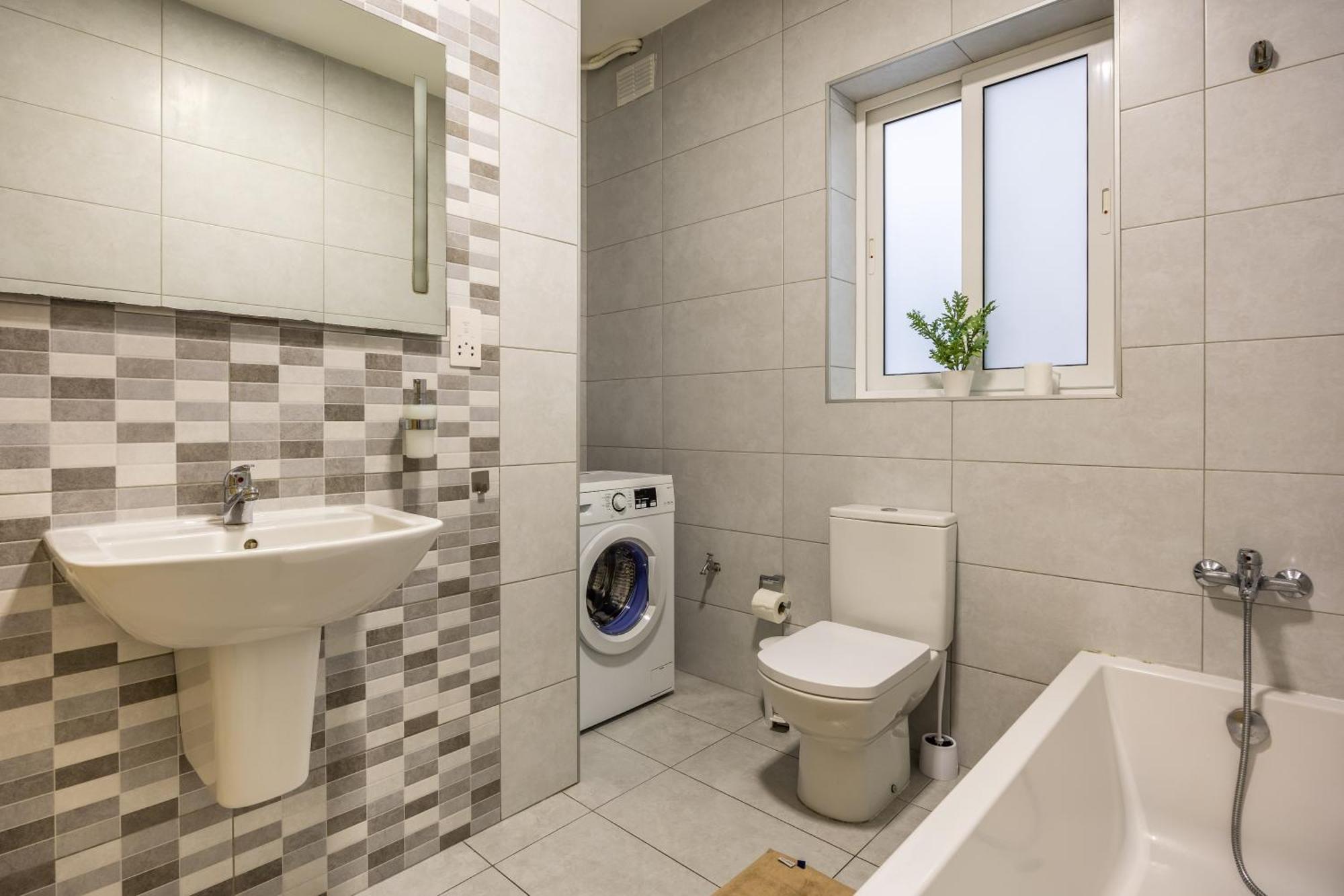 Superb 3Br Apt Close To Seafront Gzira Номер фото
