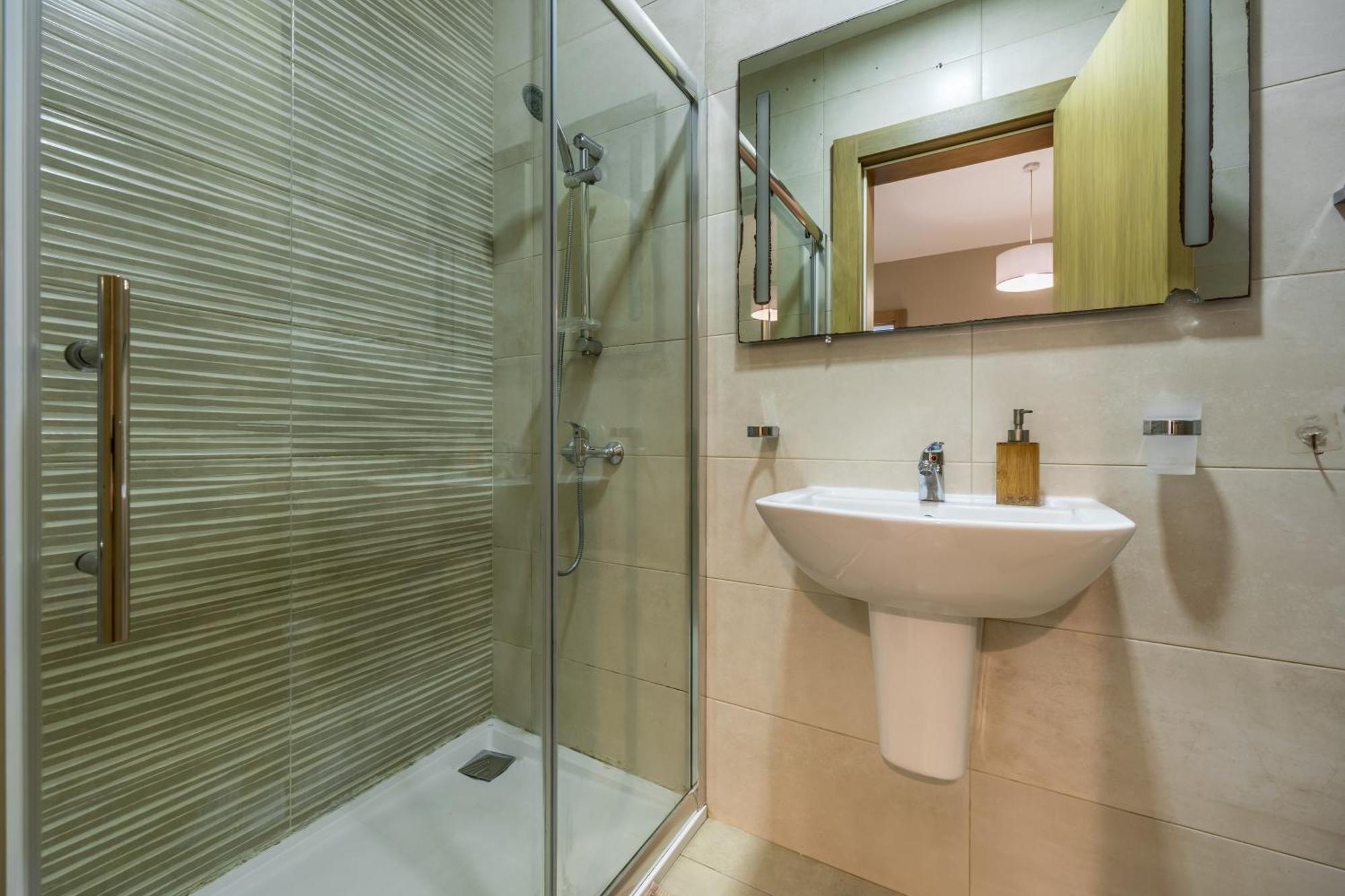 Superb 3Br Apt Close To Seafront Gzira Номер фото
